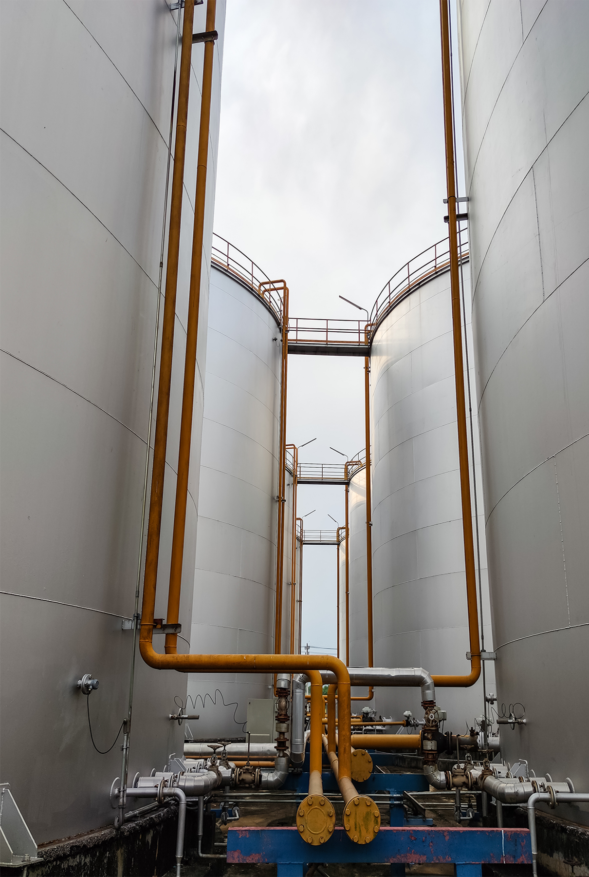 pipeline storage tanks